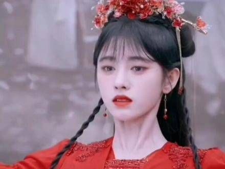 炎越真的太帅了,在《花戎》里饰演凤凰神,简直美到极致