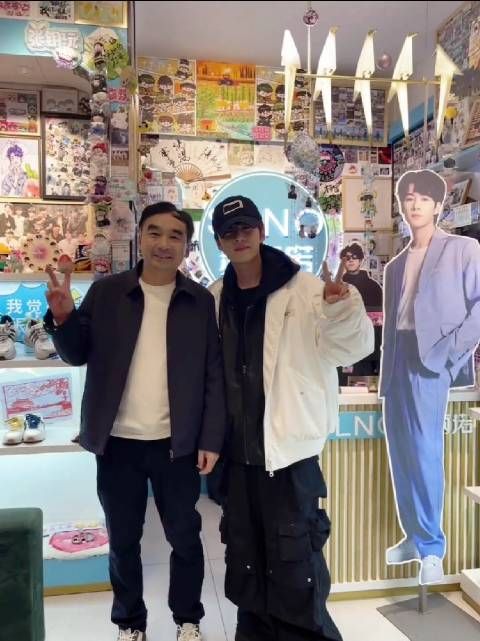 三叔和沅儿在妈妈店里(听说是闭店时间去的)