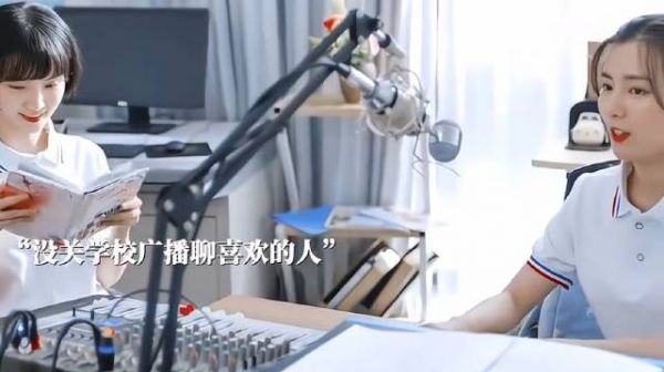 学生翻墙逃课,没想到把新来的班主任当成兄弟,结果尴尬了