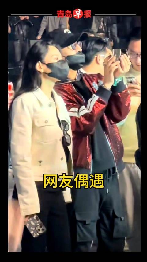 近日,网友晒出了汪峰与女友森林北(李巧)一起在澳门观看演唱会的一段视频…