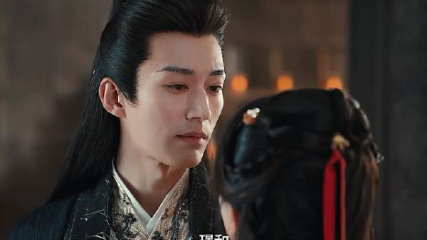 这次,我不能再让你为我受伤了!