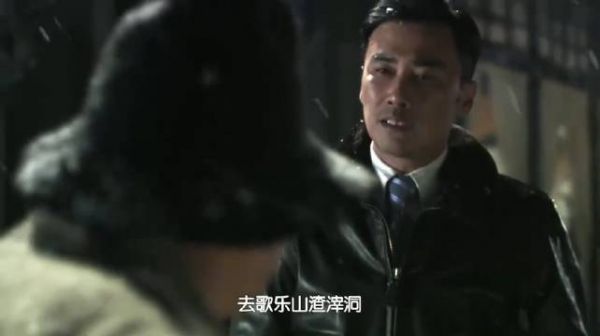 风筝:郑耀先遭暗算,巷子两头都是埋伏,下秒竟跑进青楼