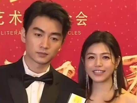 陈晓与陈妍希离婚早有征兆,之前文联春晚上,陈晓面带黑脸,无视女方的星星眼
