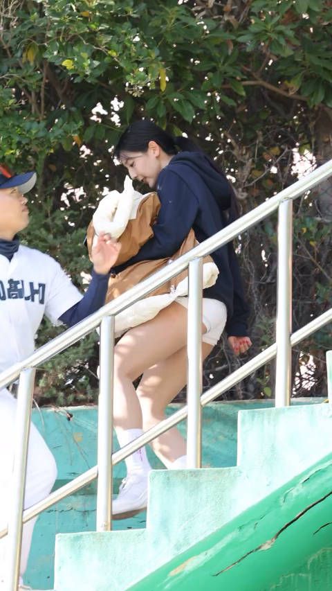球场出现这种女生会不会提升你的战力?