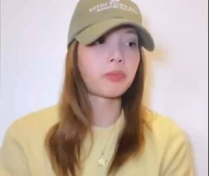 Lisa真的是真诚的小女孩直播开始cue到了自己制作《Alter Ego》专辑的过程…