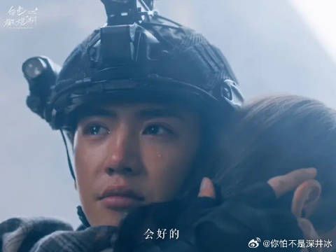 这一刻,她需要她的救世主从天而降