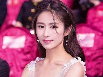15年后再看颖儿的同班同学,如今的发展早已天差地别