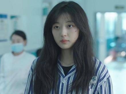 思念在心底深藏,相遇却只能默默走过