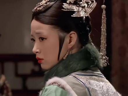 年世兰说:王府里那么多女人,个个都怕他,唯独我不怕,他常常带着我去策马,去打猎,他说他只喜欢我一个人