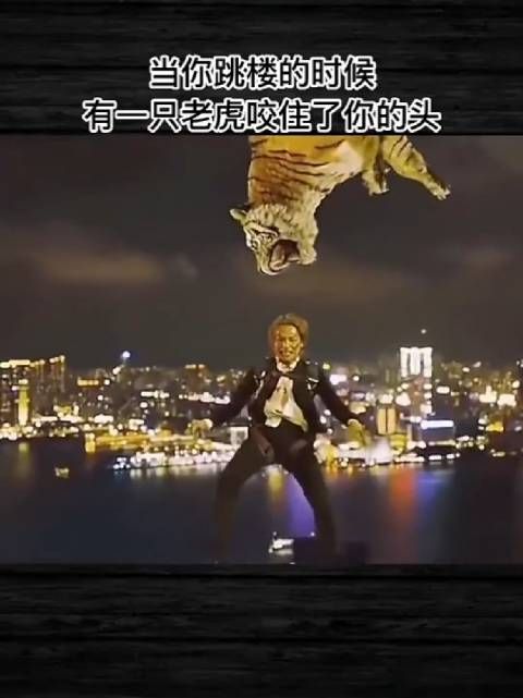 旋转开盖,旁边小伙都懵了!
