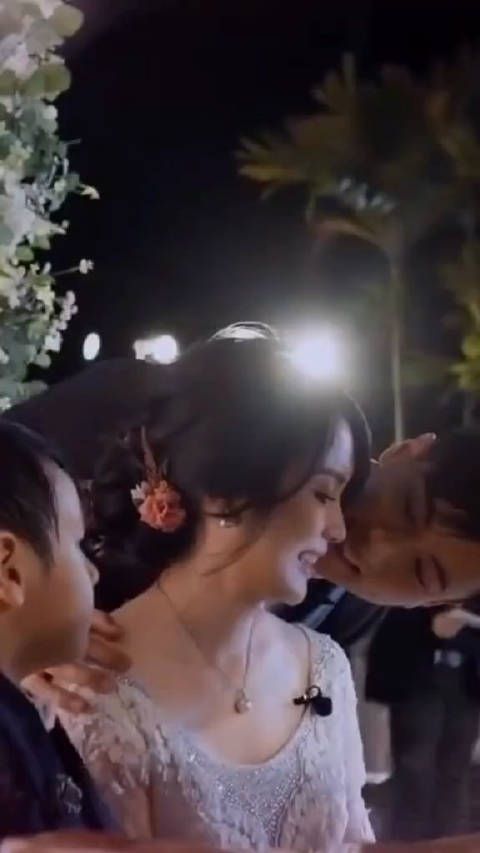 难怪吴尊又帅又有钱，和妻子结婚了二十年，却从来没有闹过出轨和绯闻！