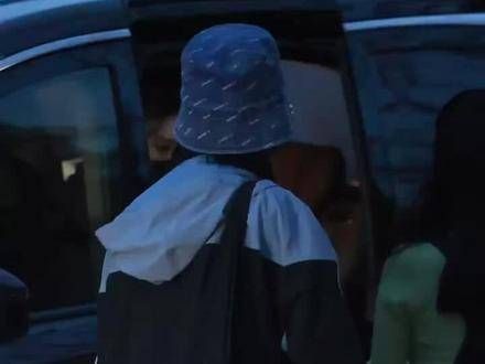 姐姐踩我 孟子义 九重紫 走路带风 路透真是让人期待呢