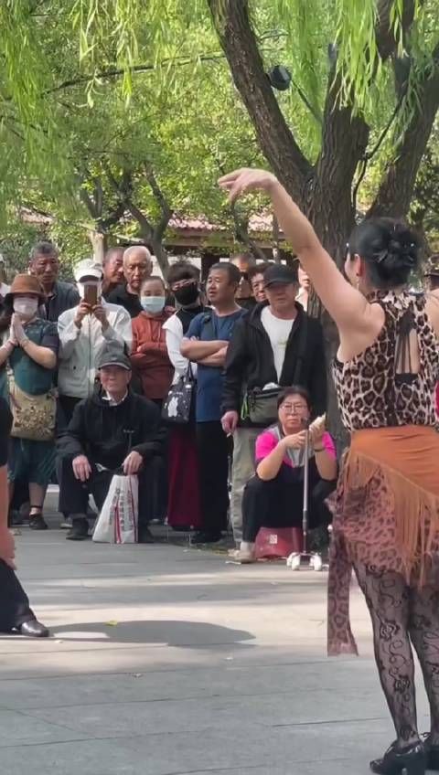 这要是被有些砖家看到了,估计退休时间又推迟到70岁了