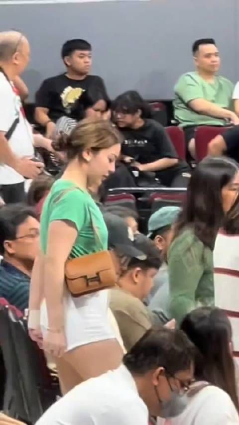 杜特尔特的小女儿kitty是一位漂亮勇敢的姑娘!