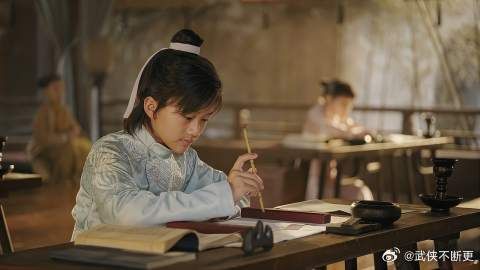 主君不想让明兰念书,老夫人培养她明事理,他才答应