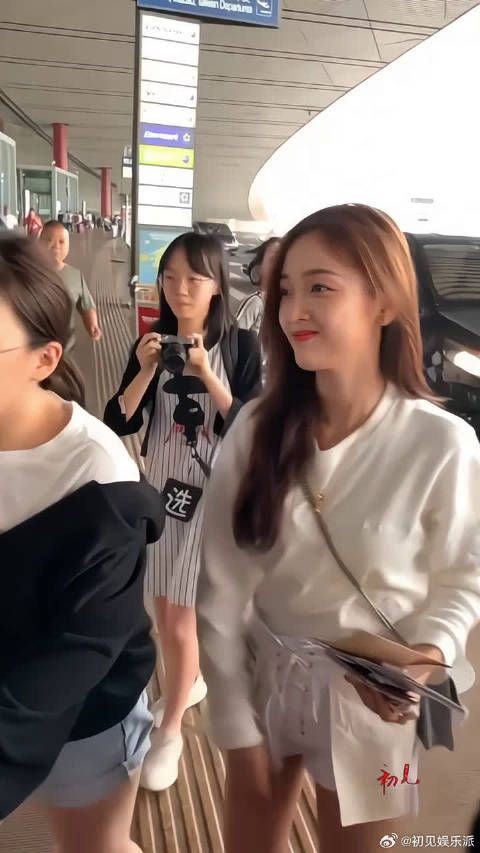 火箭少女吴宣仪的街拍,简直是时尚界的王炸!