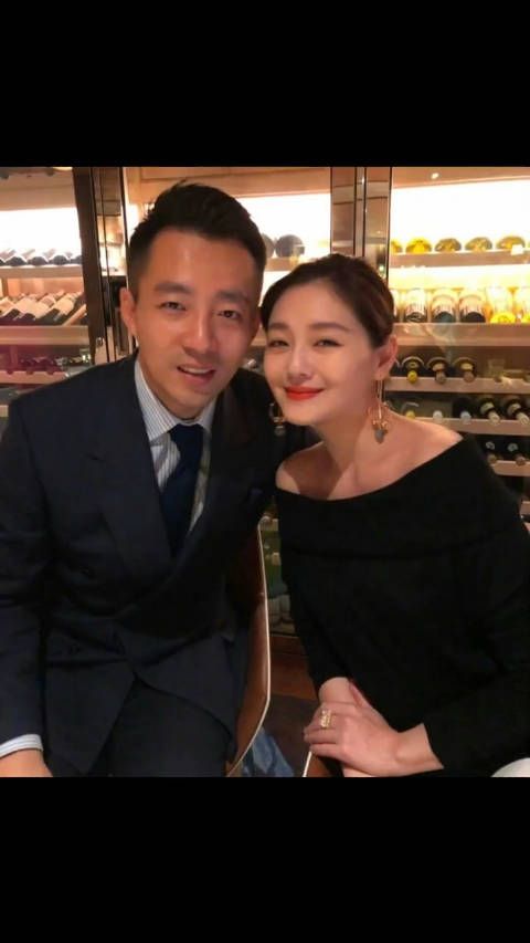 过分了!大S下葬为何由具俊晔捧着骨灰盒,原来不是因为小霖霖太小捧不动