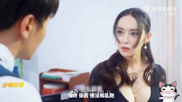 性感女老师身材太火辣，男同学们瞬间不淡定了，这样的女老师谁不爱？