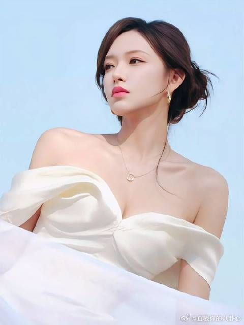 程潇身材与颜值并存,不愧是奶潇名不虚传,充满少女的青春活力!