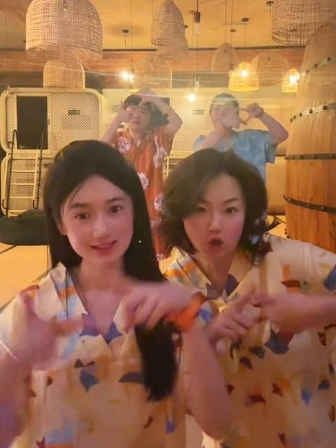 赵芸一这是换发型了?