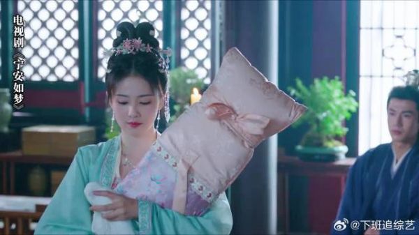 “还疼吗?”本来不疼了,听了你的琴音,我怕是要废在床上了!