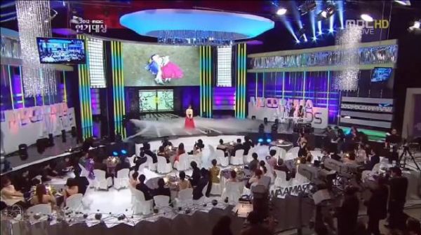13岁金裕贞金所炫mbc演技大赏,金秀贤的眼神现在看来不单纯啊!