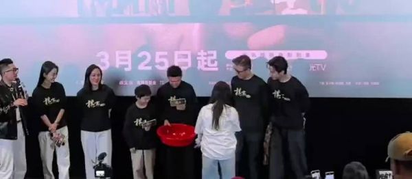 没有道具的情况下,王宝强凭借一个脸盆就让全场笑成一片…