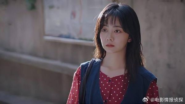 尖尖偷偷看李爸，却看到他戴老花镜，眼前这幕泪崩