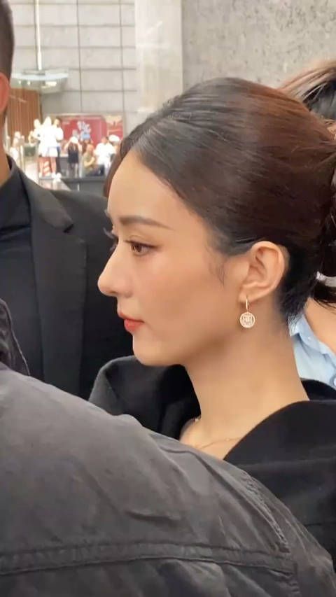 赵丽颖接触了一部短剧,有黑子开始带节奏,说她是“短剧女王”