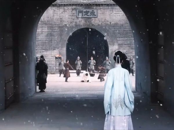 预告 庄寒雁看到傅云夕受刑，还偷听到了侍卫跟傅云夕的对话…