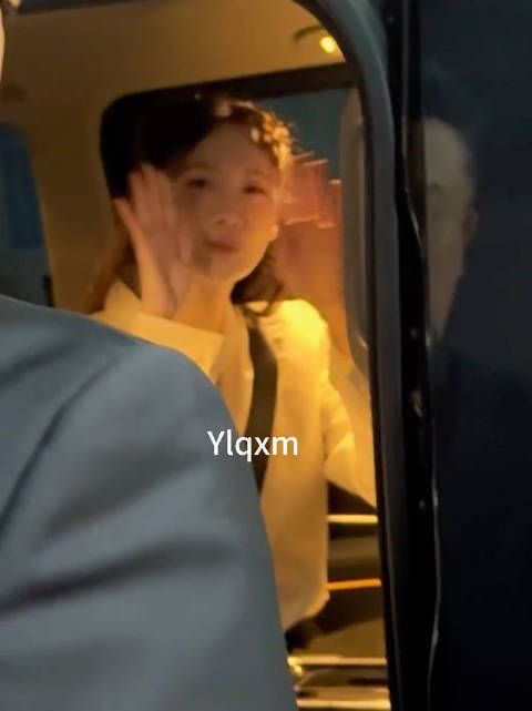 Y 250326 林允儿 Qeelin活动上班 视频一则