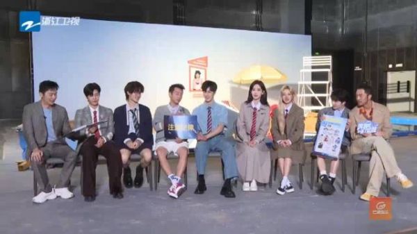 李昀锐奔跑吧13直播自我介绍CUT 好清新帅气的学长啊!来锻炼体能