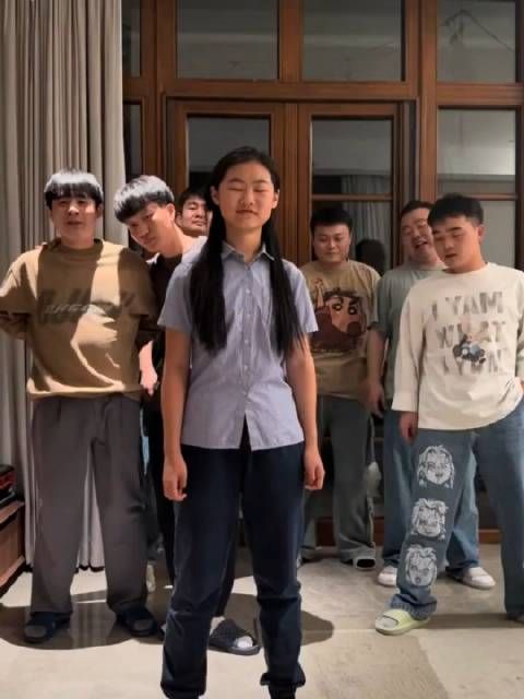 岳云鹏女儿和刘筱亭尚筱菊舞蹈，这是真大小姐带“黄毛少年们”蹦迪啊！