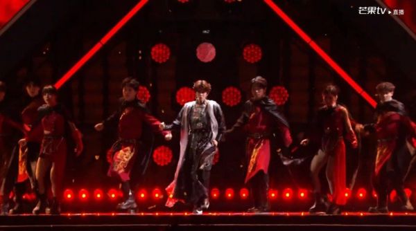 刘宇《光火》无限X巡回演唱会 丝滑换装 唱跳ending pose好绝