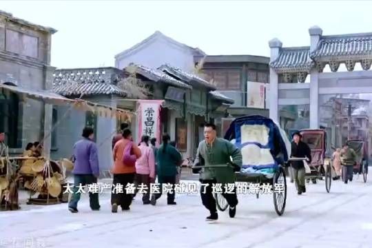 正是有了人民子弟兵默默的守护 才换来我们的幸福生活