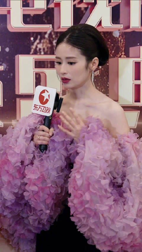 从主动争取到沉浸塑造,@颖儿Yinger 带着“三姐”的灵魂走上品质盛典!