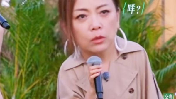邓萃雯玩粤语猜词游戏全程一脸懵!