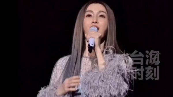 无惧“赖17条”打压,台湾艺人范玮琪上海演唱会深情演绎《我爱你中国》!