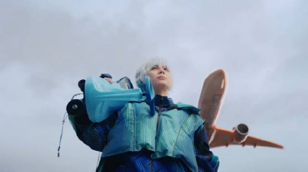 初听不解曲中意,再听已是曲中人,这首歌放在整个炸裂界也是相当的炸裂了..