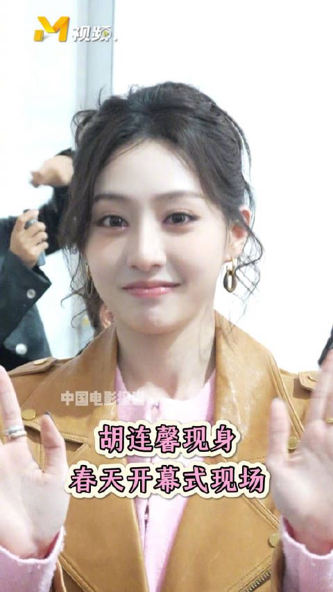 切换@胡连馨儿 专属打招呼机位!可爱灵动