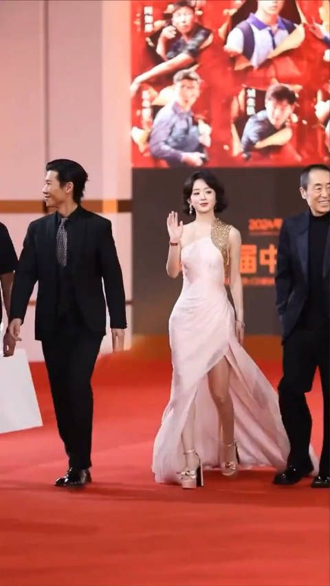 赵丽颖原来是个梨形身材,穿了假屁屁