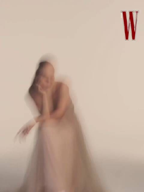 一块欣赏一下， 具体是要表达什么意思我也没看出来…