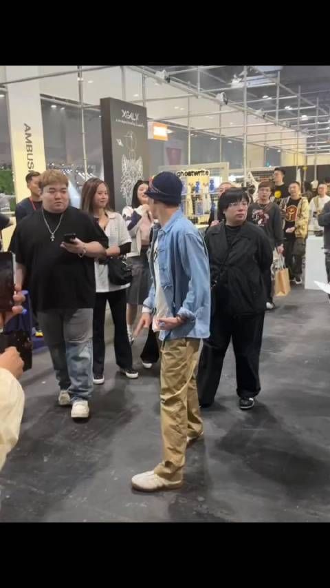 陈冠希发布会vs金秀贤发布会 突然感觉陈冠希当年好man,错了就是错了…