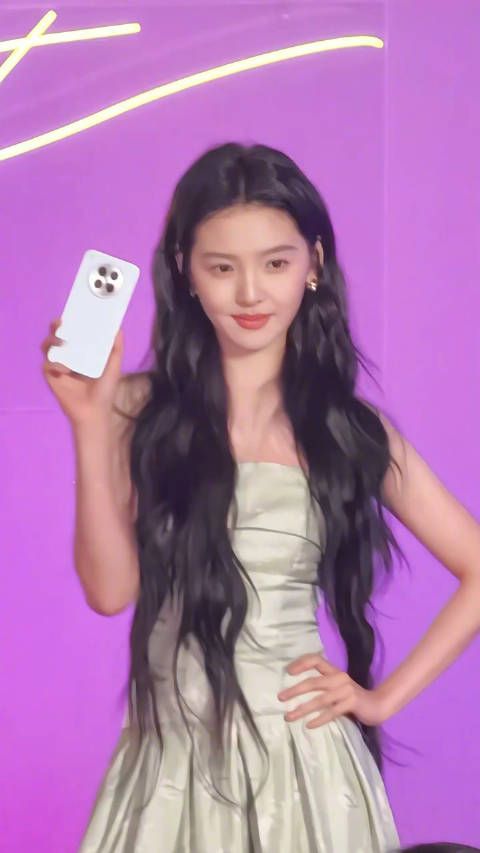 章若楠变如脸,上一秒:姐就是高冷女王,下一秒:哎呀妈呀冷冷冷