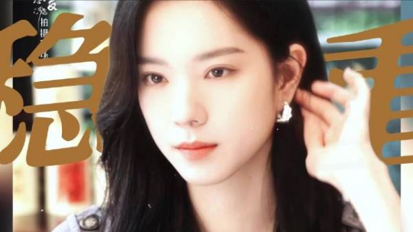 黑长直微卷,OL套装Look,冷静的谈吐…