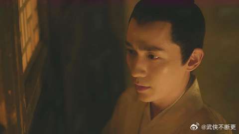 明兰挂念着科考的朱一龙，而齐衡在贡院中也紧紧握着盛明兰的护膝