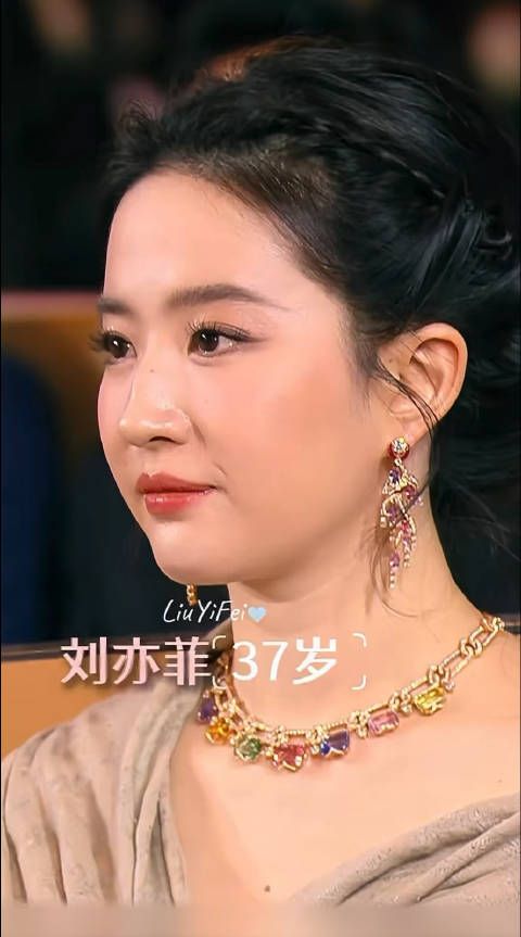 老天鹅,能扛的住这样怼脸的也就女明星了