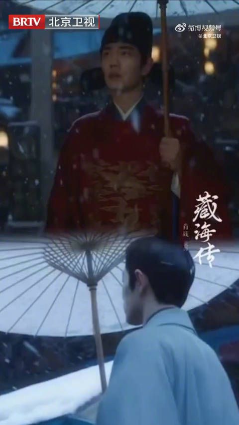 伞下藏风云，眼神藏故事！