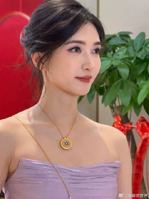 盘靓条顺的江疏影· 她白的发光啊！