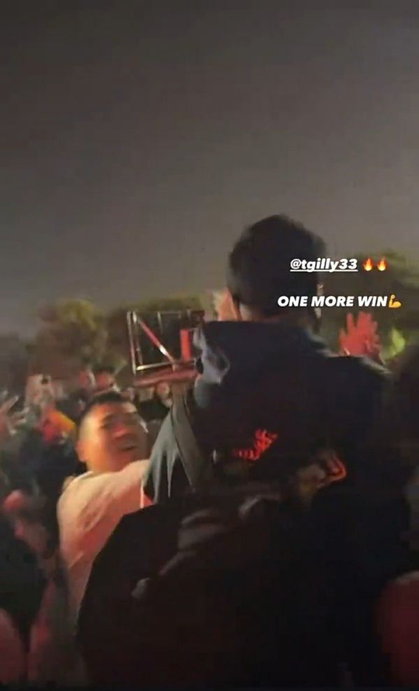 吉伦沃特晒与球迷击掌视频：“再赢一场”…